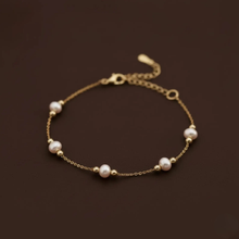 Load image into Gallery viewer, Luxe Treasures 18K gold plated freshwater pearl bracelet featuring delicate, minimalist design for wedding jewelry.