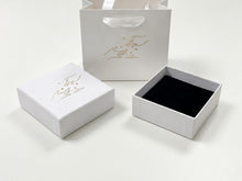 Load image into Gallery viewer, Sterling silver love heart bracelet with geometric chain design by Luxe Treasures, featuring a delicate, polished heart pendant.