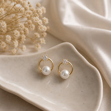 Load image into Gallery viewer, French style gold circle dangle earrings with elegant design